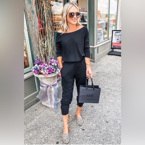 Navy blue jump suit size medium - stretchy and lightweight - Picture 2 of 12